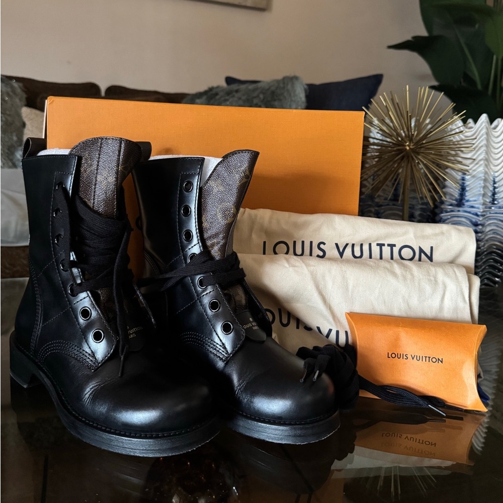 LOUIS VUITTON Metropolis Flat Ranger Sz 36.5 Women